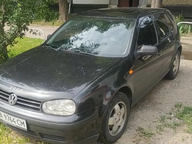 Черный Фольксваген Гольф, объемом двигателя 1.9 л и пробегом 300 тыс. км за 2200 $, фото 1 на Automoto.ua