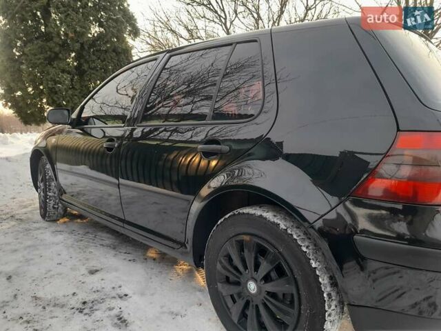 Черный Фольксваген Гольф, объемом двигателя 1.6 л и пробегом 267 тыс. км за 4200 $, фото 1 на Automoto.ua