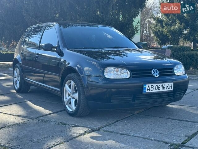 Черный Фольксваген Гольф, объемом двигателя 1.6 л и пробегом 313 тыс. км за 3899 $, фото 1 на Automoto.ua
