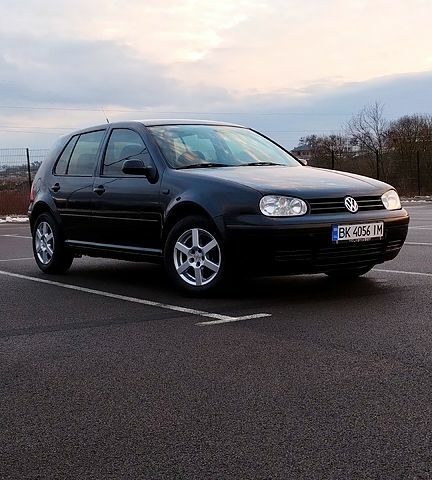 Чорний Фольксваген Гольф, об'ємом двигуна 1.4 л та пробігом 238 тис. км за 3750 $, фото 1 на Automoto.ua