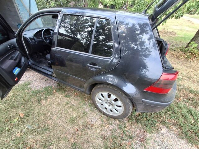 Черный Фольксваген Гольф, объемом двигателя 1.4 л и пробегом 243 тыс. км за 3500 $, фото 1 на Automoto.ua