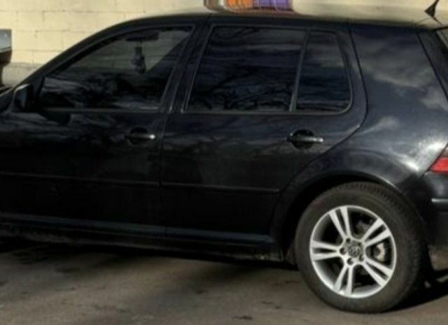 Чорний Фольксваген Гольф, об'ємом двигуна 2 л та пробігом 286 тис. км за 2000 $, фото 1 на Automoto.ua