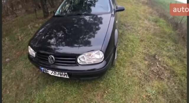Черный Фольксваген Гольф, объемом двигателя 1.6 л и пробегом 200 тыс. км за 4900 $, фото 1 на Automoto.ua