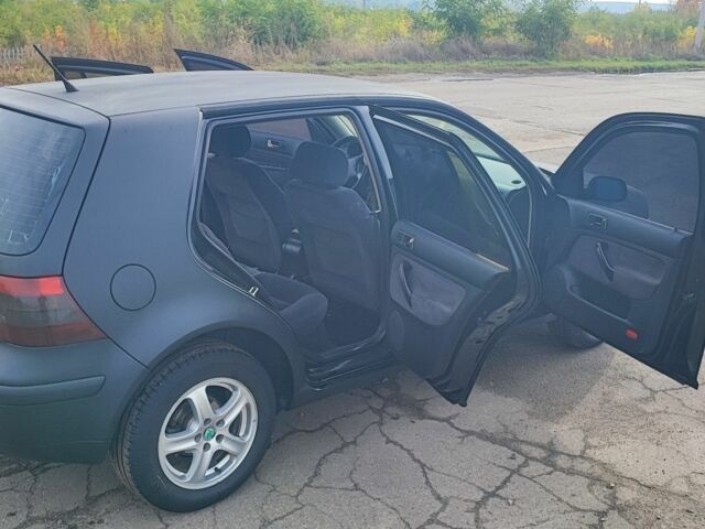 Черный Фольксваген Гольф, объемом двигателя 1.9 л и пробегом 498 тыс. км за 1900 $, фото 1 на Automoto.ua