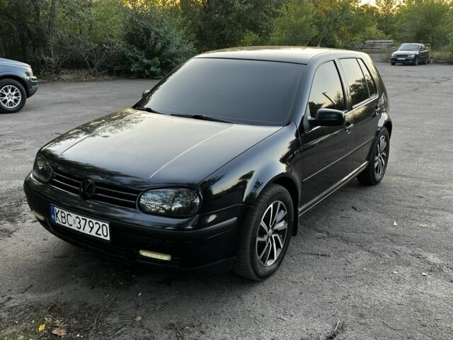 Черный Фольксваген Гольф, объемом двигателя 1.9 л и пробегом 420 тыс. км за 3080 $, фото 1 на Automoto.ua