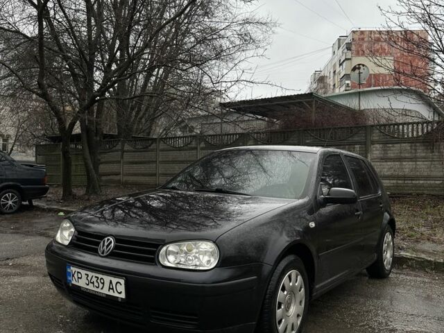 Черный Фольксваген Гольф, объемом двигателя 1.6 л и пробегом 257 тыс. км за 4700 $, фото 1 на Automoto.ua