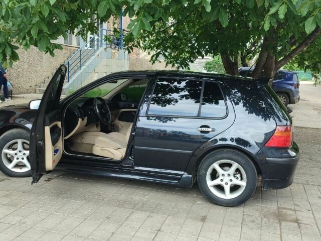 Фольксваген Гольф 2000 в Славянске на Automoto.ua Черный Фольксваген Гольф, объемом двигателя 2 л и пробегом 300 тыс. км за 5500 $, фото 1 на Automoto.ua