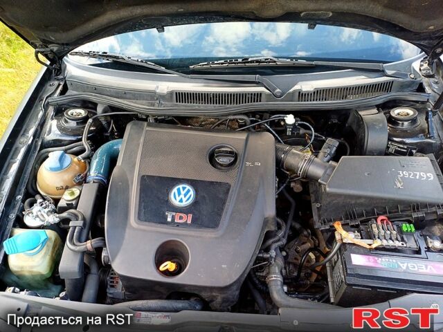 Черный Фольксваген Гольф, объемом двигателя 1.9 л и пробегом 432 тыс. км за 3200 $, фото 1 на Automoto.ua