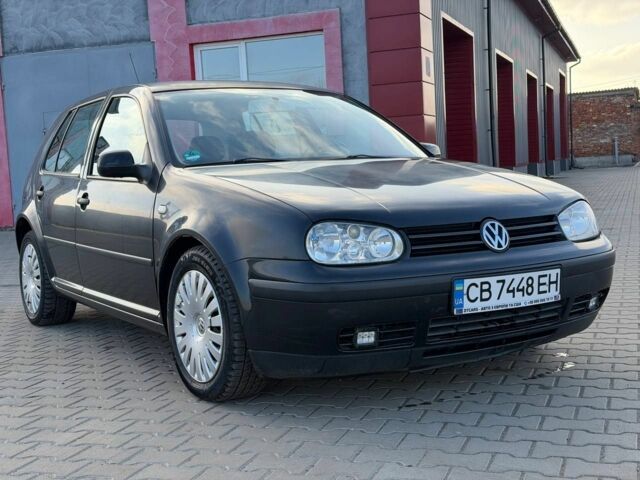 Черный Фольксваген Гольф, объемом двигателя 1.6 л и пробегом 245 тыс. км за 2999 $, фото 1 на Automoto.ua