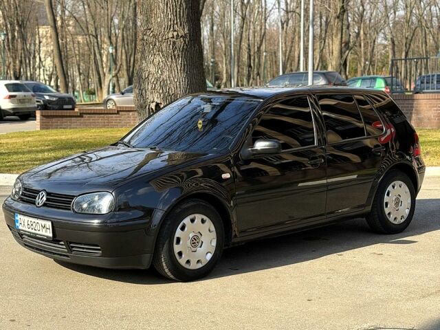 Черный Фольксваген Гольф, объемом двигателя 1.4 л и пробегом 221 тыс. км за 3900 $, фото 1 на Automoto.ua