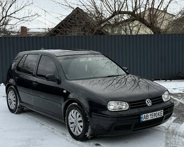 Черный Фольксваген Гольф, объемом двигателя 1.6 л и пробегом 268 тыс. км за 3500 $, фото 1 на Automoto.ua