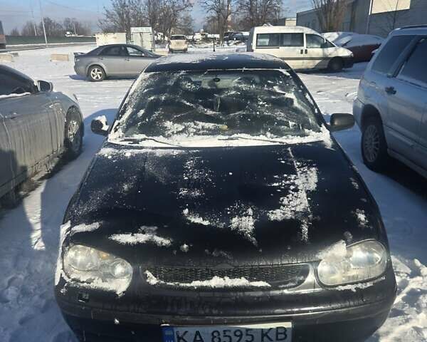 Черный Фольксваген Гольф, объемом двигателя 1.9 л и пробегом 400 тыс. км за 1500 $, фото 1 на Automoto.ua