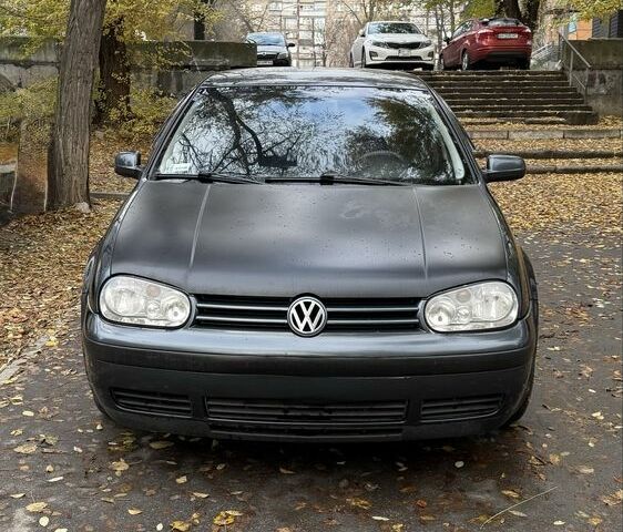 Черный Фольксваген Гольф, объемом двигателя 1.9 л и пробегом 350 тыс. км за 2700 $, фото 1 на Automoto.ua