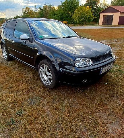 Черный Фольксваген Гольф, объемом двигателя 1.4 л и пробегом 243 тыс. км за 5000 $, фото 1 на Automoto.ua