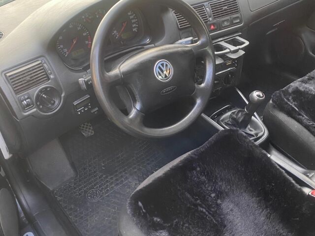 Черный Фольксваген Гольф, объемом двигателя 1.6 л и пробегом 209 тыс. км за 3150 $, фото 1 на Automoto.ua