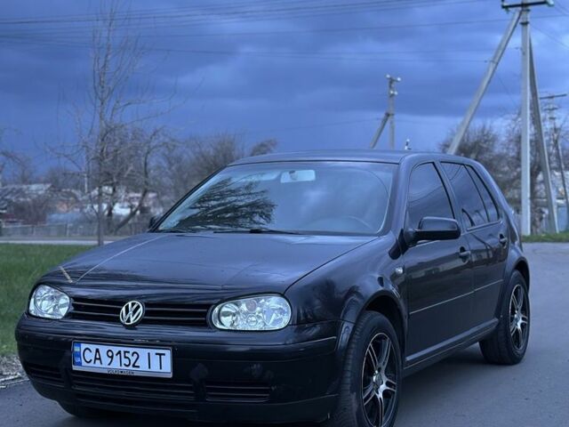 Черный Фольксваген Гольф, объемом двигателя 1.6 л и пробегом 280 тыс. км за 4500 $, фото 1 на Automoto.ua