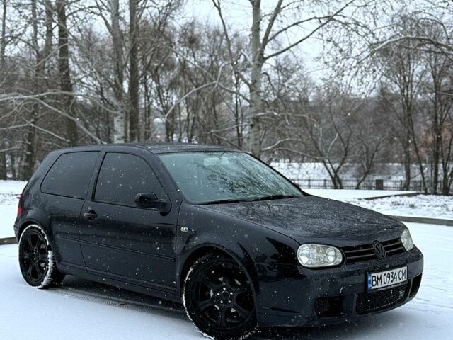 Черный Фольксваген Гольф, объемом двигателя 1.6 л и пробегом 235 тыс. км за 4200 $, фото 1 на Automoto.ua