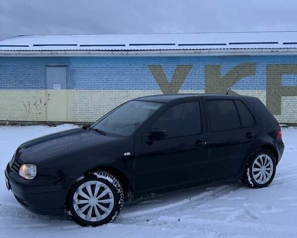 Черный Фольксваген Гольф, объемом двигателя 1.39 л и пробегом 305 тыс. км за 3900 $, фото 1 на Automoto.ua
