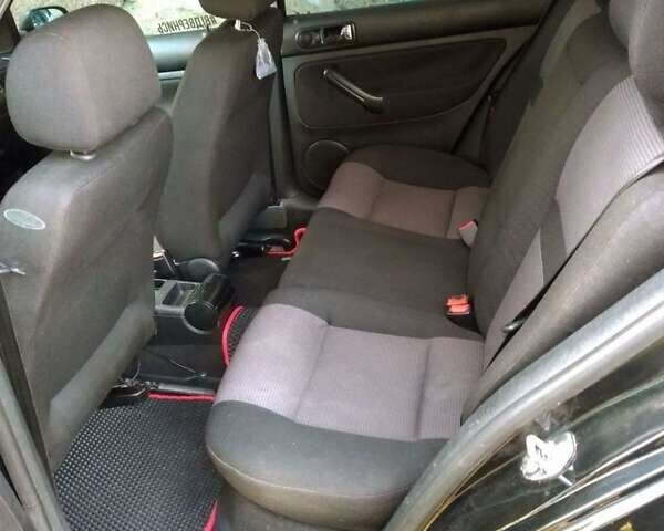 Черный Фольксваген Гольф, объемом двигателя 1.6 л и пробегом 310 тыс. км за 4800 $, фото 1 на Automoto.ua