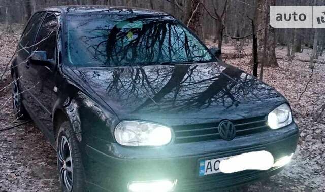 Черный Фольксваген Гольф, объемом двигателя 1.4 л и пробегом 280 тыс. км за 3500 $, фото 1 на Automoto.ua