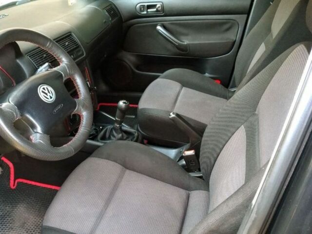 Черный Фольксваген Гольф, объемом двигателя 1.6 л и пробегом 310 тыс. км за 4800 $, фото 1 на Automoto.ua