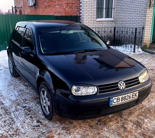 Черный Фольксваген Гольф, объемом двигателя 1.6 л и пробегом 260 тыс. км за 4200 $, фото 1 на Automoto.ua