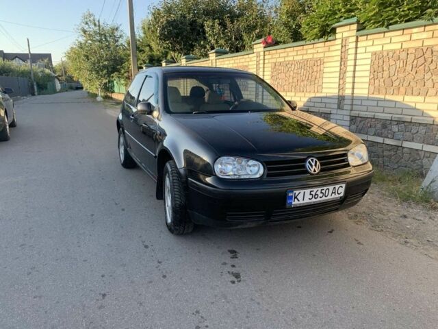 Черный Фольксваген Гольф, объемом двигателя 1.6 л и пробегом 240 тыс. км за 3900 $, фото 1 на Automoto.ua