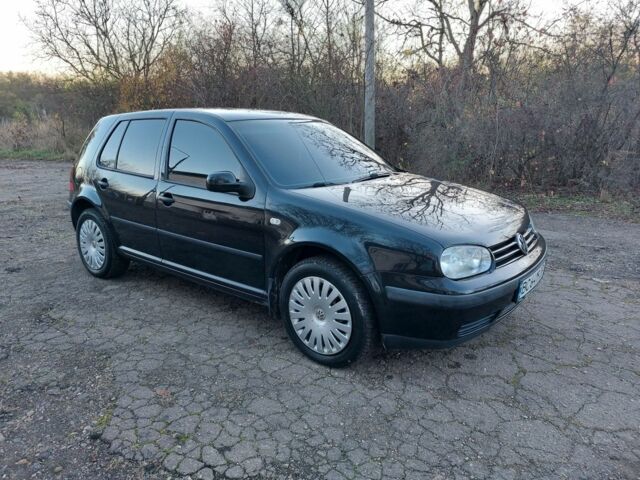 Черный Фольксваген Гольф, объемом двигателя 1.6 л и пробегом 221 тыс. км за 3900 $, фото 1 на Automoto.ua