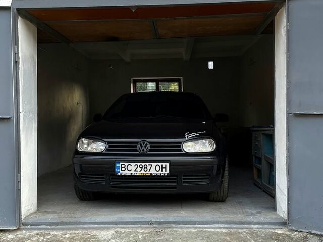 Чорний Фольксваген Гольф, об'ємом двигуна 1.6 л та пробігом 250 тис. км за 3500 $, фото 1 на Automoto.ua