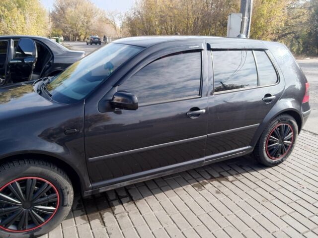 Черный Фольксваген Гольф, объемом двигателя 1.4 л и пробегом 300 тыс. км за 4007 $, фото 1 на Automoto.ua