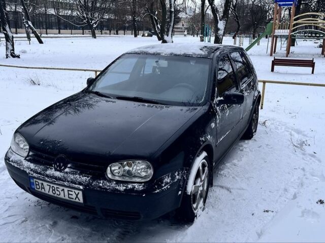 Черный Фольксваген Гольф, объемом двигателя 1.6 л и пробегом 310 тыс. км за 3400 $, фото 1 на Automoto.ua