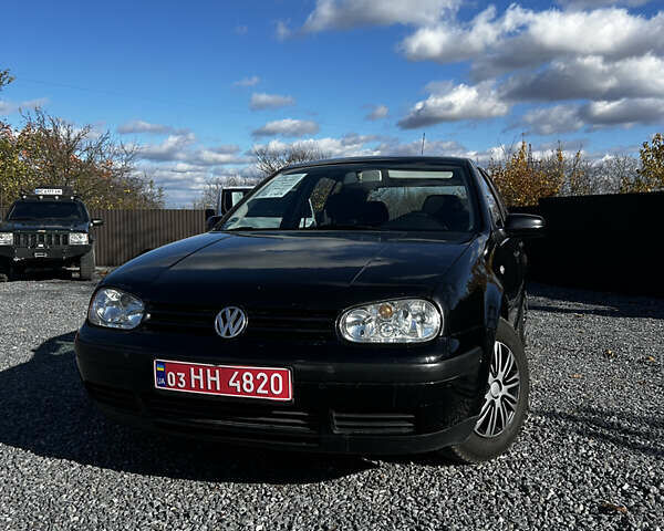 Черный Фольксваген Гольф, объемом двигателя 1.6 л и пробегом 260 тыс. км за 4950 $, фото 1 на Automoto.ua