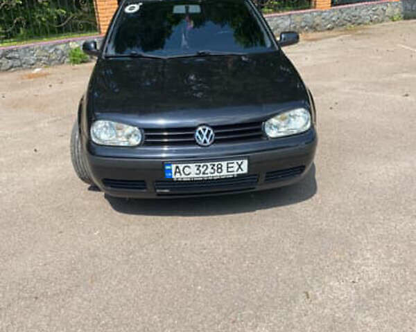 Черный Фольксваген Гольф, объемом двигателя 1.39 л и пробегом 230 тыс. км за 4500 $, фото 1 на Automoto.ua
