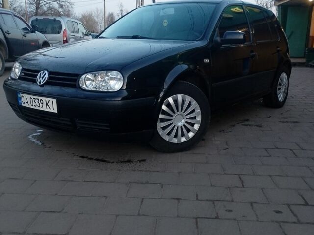 Черный Фольксваген Гольф, объемом двигателя 1.4 л и пробегом 221 тыс. км за 4000 $, фото 1 на Automoto.ua