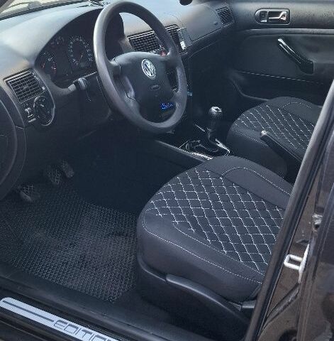 Чорний Фольксваген Гольф, об'ємом двигуна 1.6 л та пробігом 230 тис. км за 4300 $, фото 1 на Automoto.ua