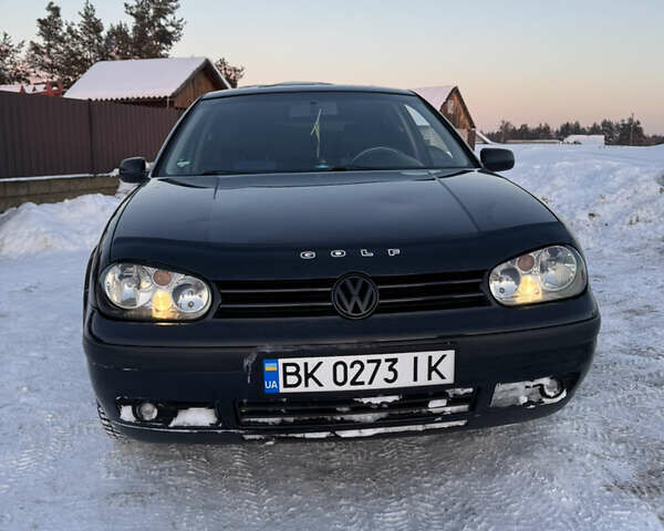 Черный Фольксваген Гольф, объемом двигателя 1.6 л и пробегом 190 тыс. км за 4500 $, фото 1 на Automoto.ua