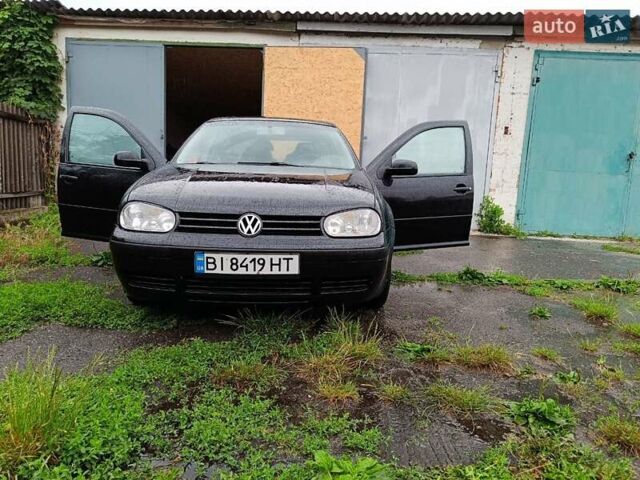 Черный Фольксваген Гольф, объемом двигателя 1.39 л и пробегом 275 тыс. км за 3800 $, фото 1 на Automoto.ua