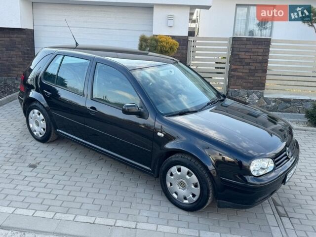 Черный Фольксваген Гольф, объемом двигателя 1.6 л и пробегом 329 тыс. км за 4499 $, фото 1 на Automoto.ua