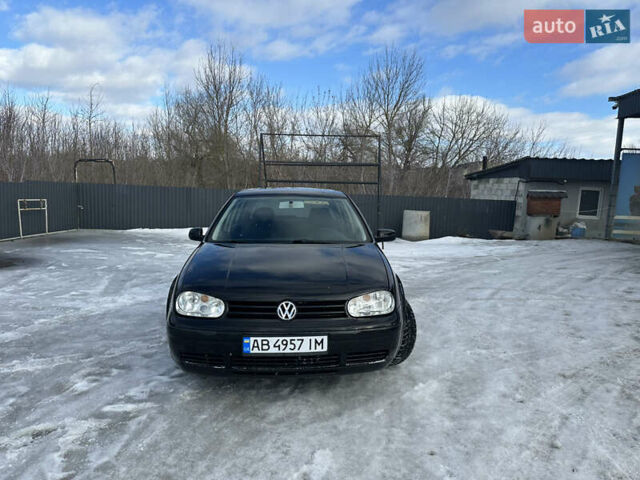 Черный Фольксваген Гольф, объемом двигателя 1.6 л и пробегом 270 тыс. км за 4200 $, фото 1 на Automoto.ua