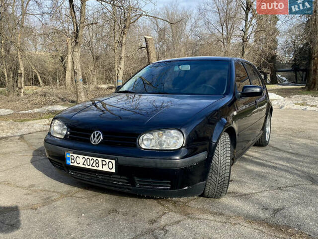 Черный Фольксваген Гольф, объемом двигателя 1.6 л и пробегом 315 тыс. км за 3800 $, фото 1 на Automoto.ua