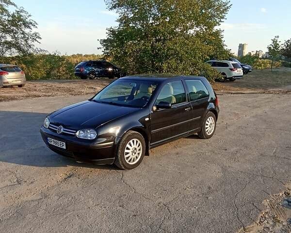 Черный Фольксваген Гольф, объемом двигателя 1.39 л и пробегом 280 тыс. км за 4400 $, фото 1 на Automoto.ua