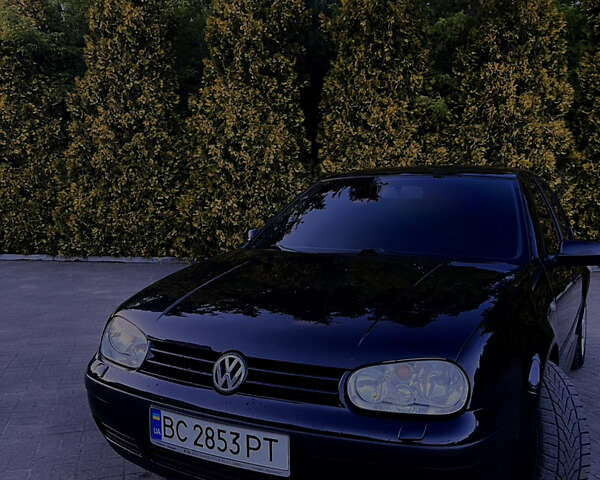 Черный Фольксваген Гольф, объемом двигателя 1.39 л и пробегом 250 тыс. км за 3300 $, фото 1 на Automoto.ua