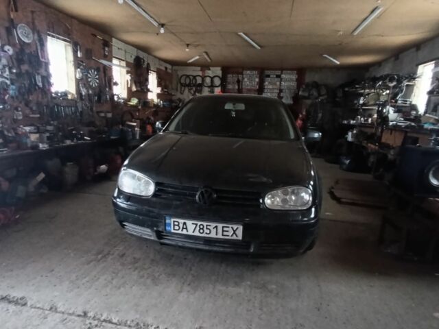 Черный Фольксваген Гольф, объемом двигателя 1.6 л и пробегом 222 тыс. км за 3750 $, фото 1 на Automoto.ua