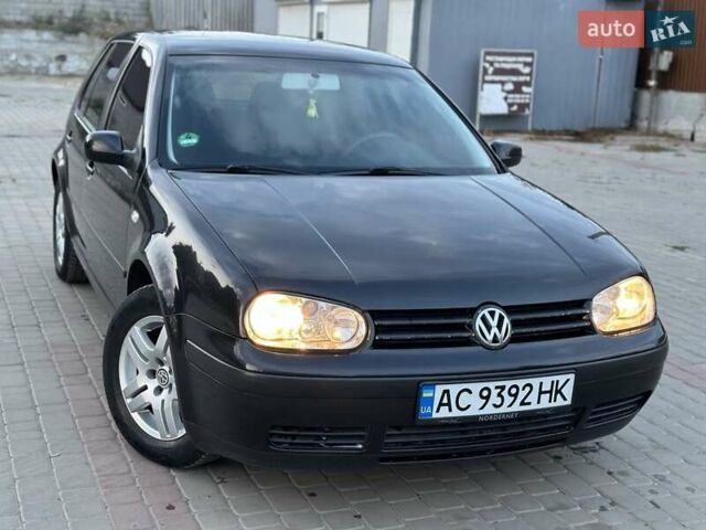 Черный Фольксваген Гольф, объемом двигателя 1.6 л и пробегом 310 тыс. км за 4499 $, фото 1 на Automoto.ua