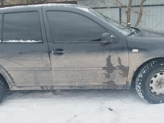 Черный Фольксваген Гольф, объемом двигателя 0 л и пробегом 400 тыс. км за 2000 $, фото 1 на Automoto.ua