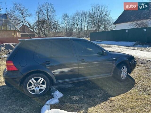 Черный Фольксваген Гольф, объемом двигателя 1.6 л и пробегом 276 тыс. км за 4200 $, фото 1 на Automoto.ua