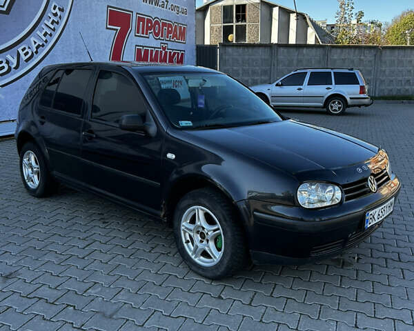Черный Фольксваген Гольф, объемом двигателя 1.39 л и пробегом 298 тыс. км за 2600 $, фото 1 на Automoto.ua