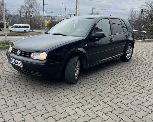 Черный Фольксваген Гольф, объемом двигателя 1.6 л и пробегом 240 тыс. км за 3850 $, фото 1 на Automoto.ua