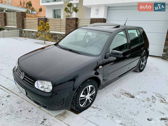 Черный Фольксваген Гольф, объемом двигателя 1.6 л и пробегом 212 тыс. км за 4499 $, фото 1 на Automoto.ua