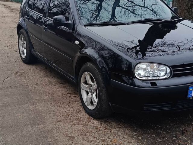 Черный Фольксваген Гольф, объемом двигателя 1.6 л и пробегом 320 тыс. км за 3700 $, фото 1 на Automoto.ua